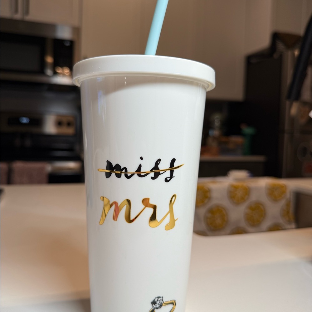 White Miss to Mrs Tumbler with Straw